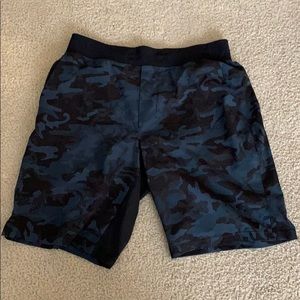 LULULEMON Mens Shorts Blue Camo Size Medium